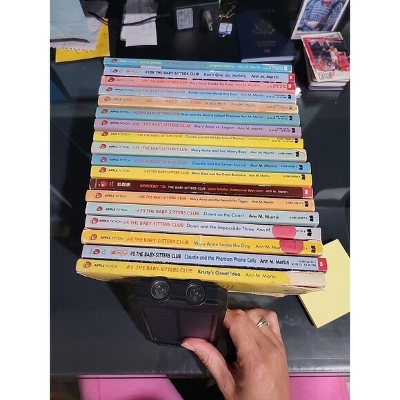 LOT 18 VINTAGE THE BABY SITTERS CLUB BOOKS 1,2,4,5,23, 25,26,30,33,34,40-42 b7 - Picture 1 of 16